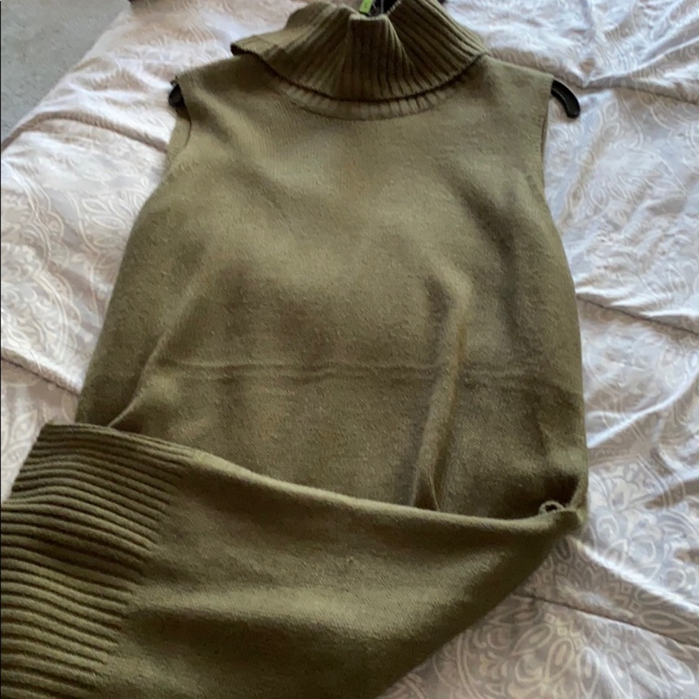 Sweater - Picture 4 of 4